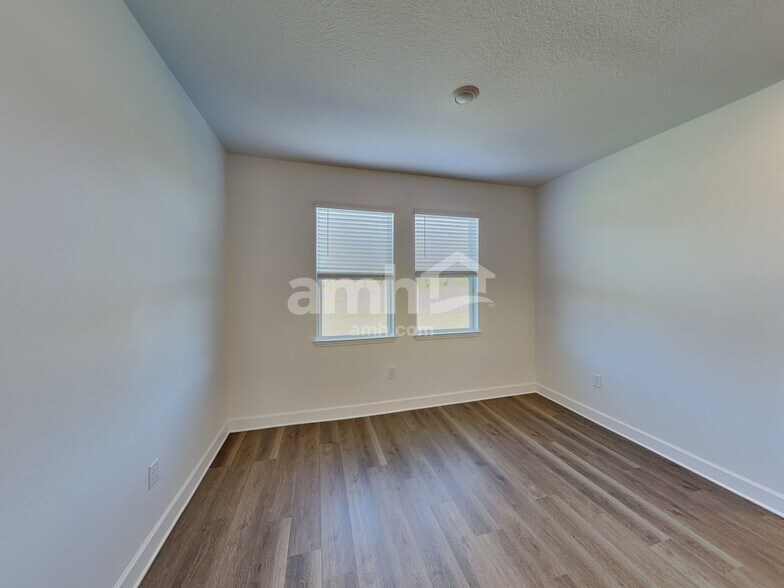 Building Photo - 3312 Muscatine Ave