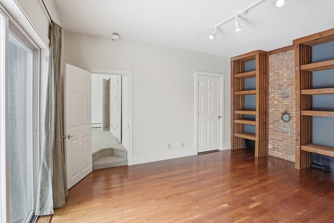 Building Photo - 4 Pearl St