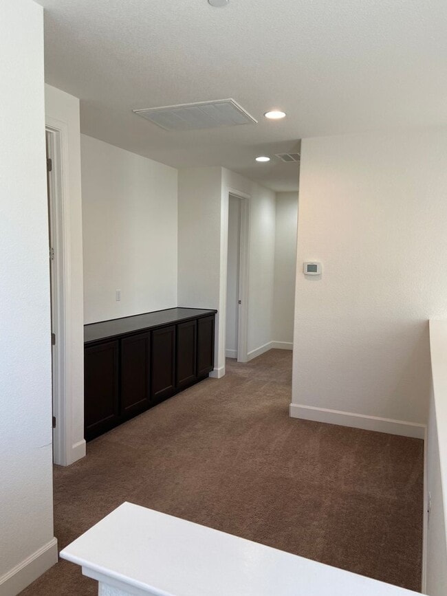 Building Photo - Turnstone Community off Iron Point & Prairie City. 4 Bdrm, 3 Bath - Walk to nature trails, park, ...