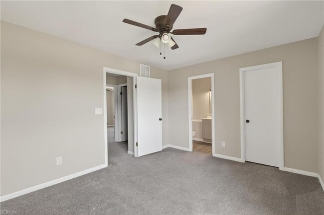 Building Photo - Corner Townhome in Virginia Beach