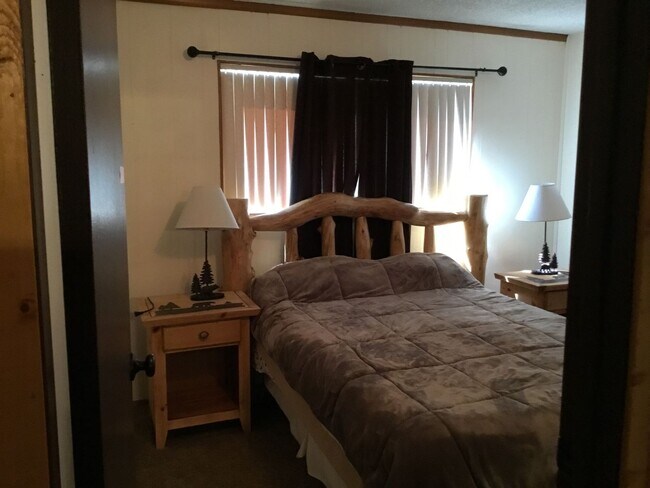 Building Photo - Big Bear Lake- 2 Bedroom 2 Bath Cabin