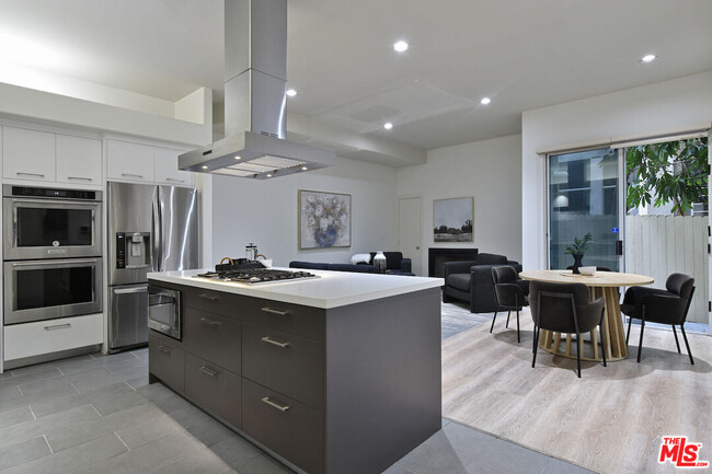 Building Photo - 1701 N Beverly Dr