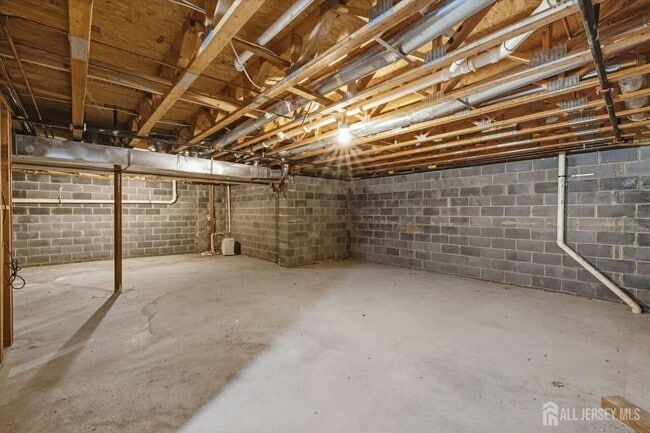 Building Photo - 102 Forest Dr