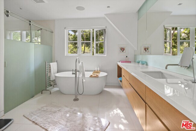 Building Photo - 165 Mabery Rd