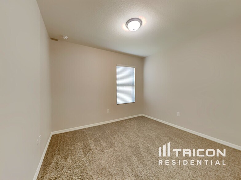 Building Photo - 2449 Valhalla Dr