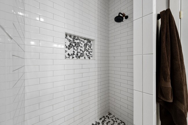 Building Photo - 376 Jill St