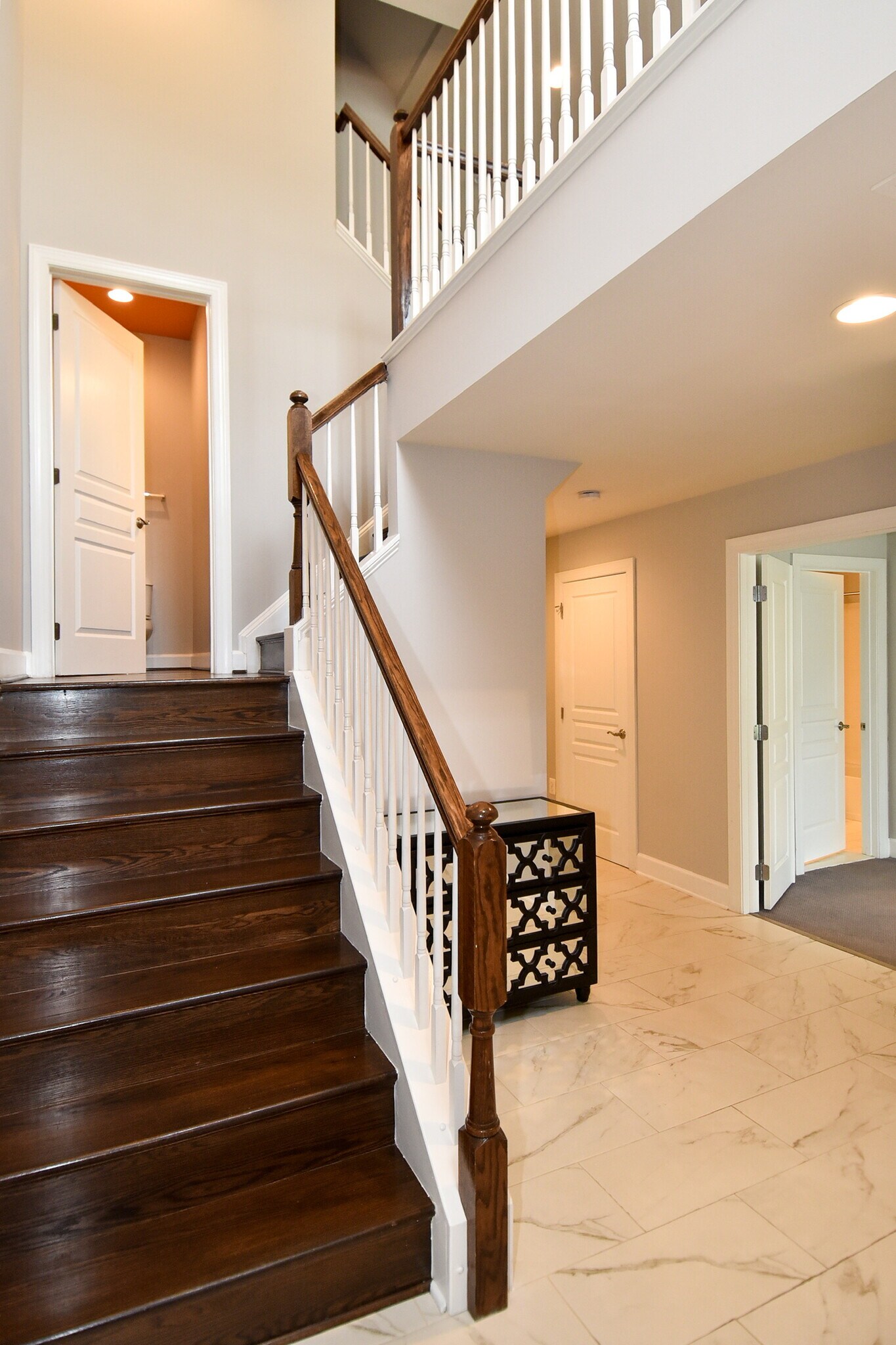 Building Photo - 2602 S Kenmore Ct