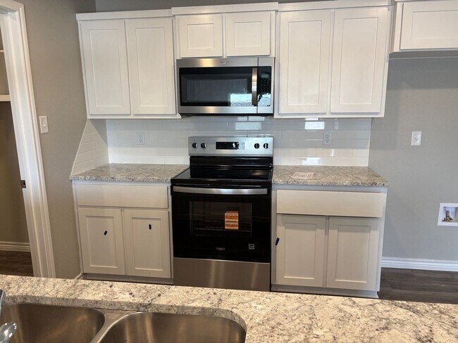 Building Photo - 2109 Wildewood-A