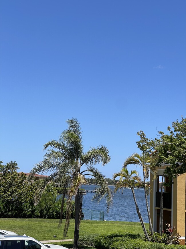 Building Photo - 160 Yacht Club Way