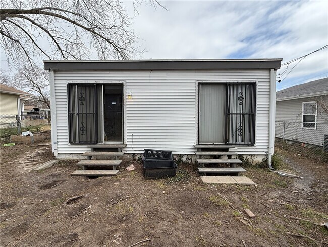 Building Photo - 1415 Wishart Pl