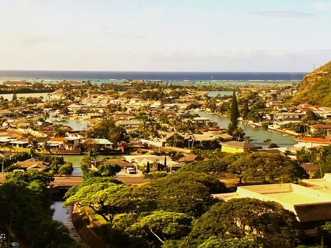 Building Photo - Commodore Condo Hawaii Kai