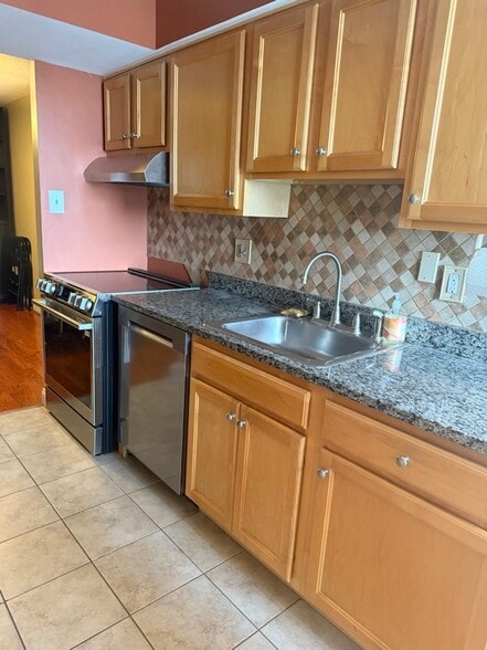 Kitchen - 4500 S Four Mile Run Dr