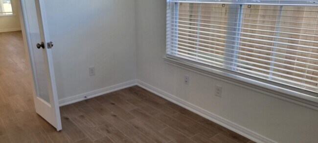 Building Photo - 619 Silver Pear Ct