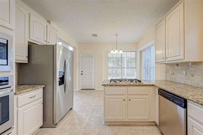 Building Photo - 910 Chinni Ct