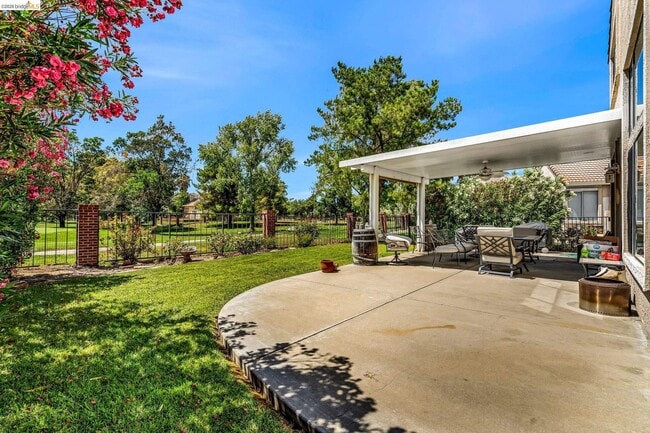Building Photo - 2451 Cherry Hills Dr