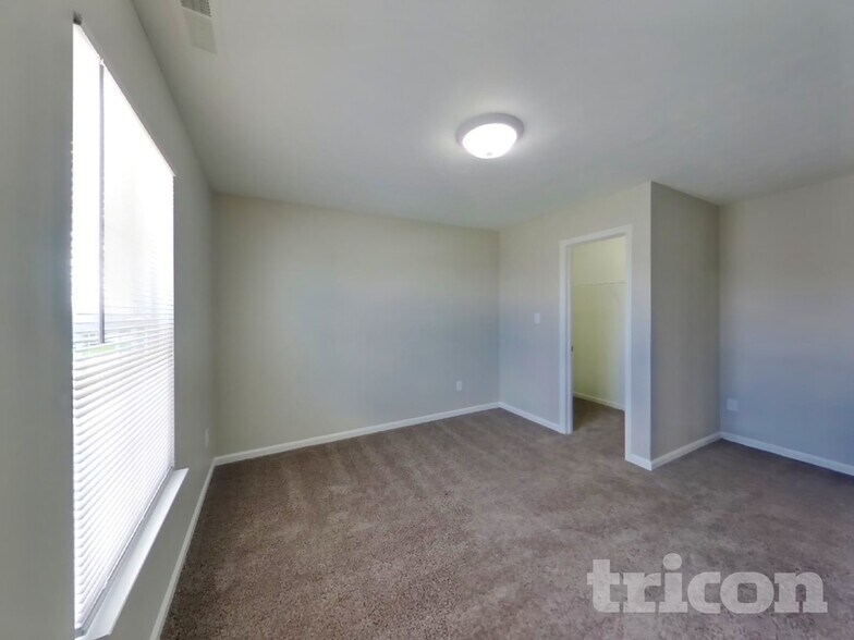 Building Photo - 2252 Silver Spoon Dr