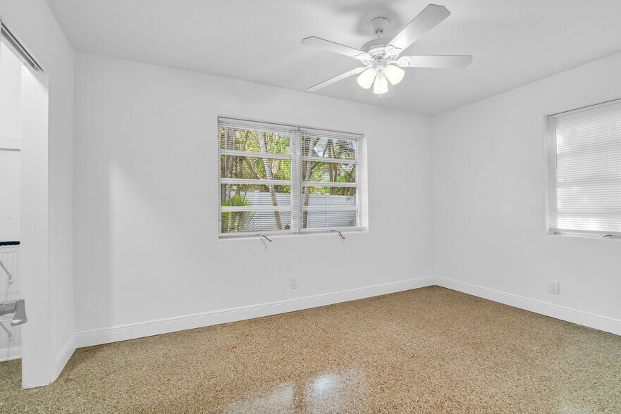 Building Photo - 702 Sunset Dr