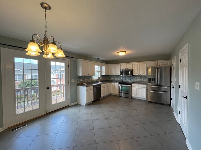 Building Photo - 696 Wyndhurst Dr