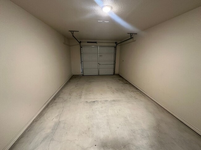 Building Photo - AVAILABLE Now! *MORE PHOTOS COMING SOON*