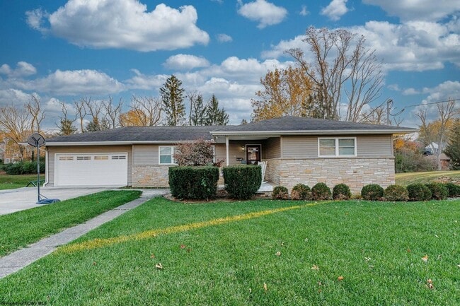 Building Photo - 670 Killarney Dr
