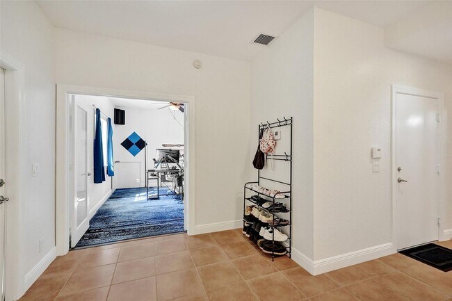 Building Photo - 228 SW 6th Ct