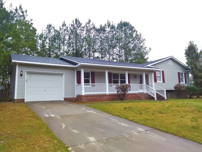 Building Photo - UPDATED & SPACIOUS 3 Bedroom 2 Bathroom home close to SHOPPING & FT BRAGG!!