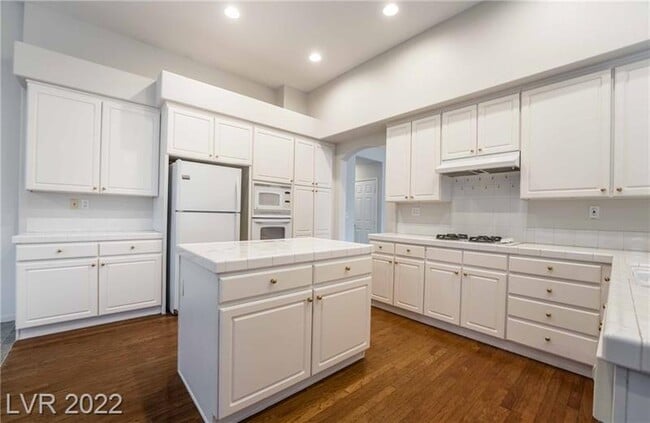 Building Photo - 8043 Shadowvale Dr