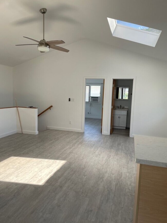 Building Photo - 673 Lawelawe St