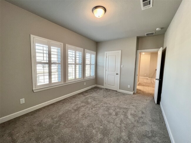 Building Photo - 547 Kingston Ln