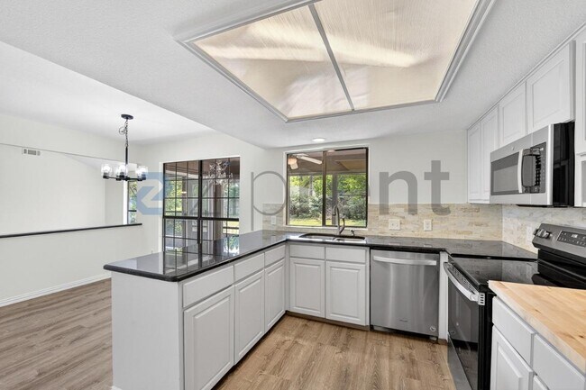 Building Photo - 1006 Tulane Dr