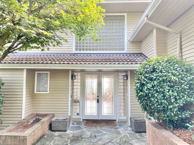 Building Photo - Gorgeous Lakeview Home for rent