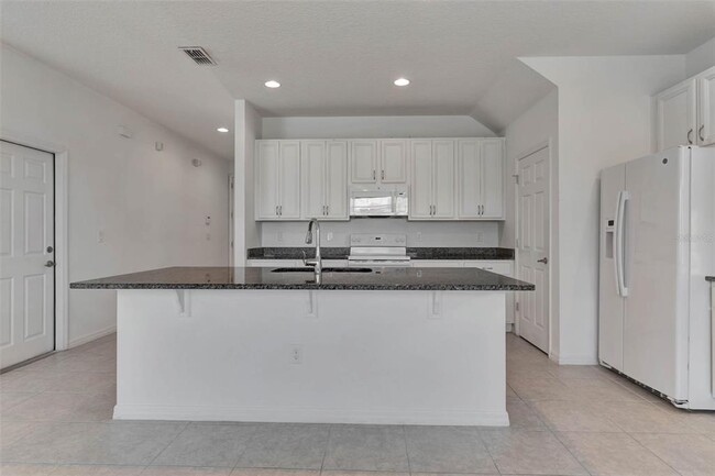 Building Photo - 2311 Victoria Dr