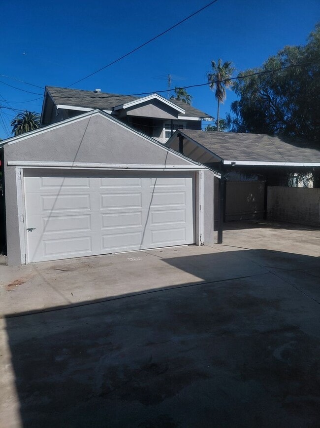 Building Photo - 1010