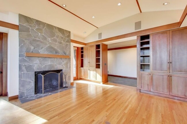 Building Photo - 28 Meadow Rd