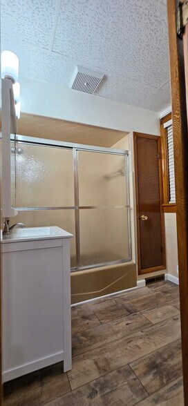 Building Photo - 5019 Homerlee Ave