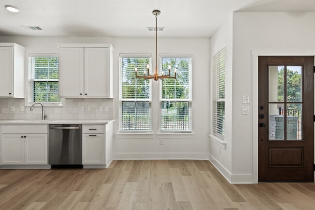 Building Photo - 602 Mercado St