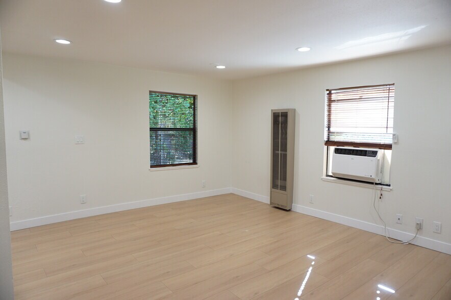 Building Photo - 3948 Pennsylvania Ave