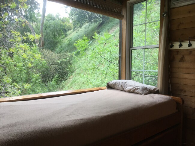 Writers Room facing NE - 2252 Laurel Canyon Blvd