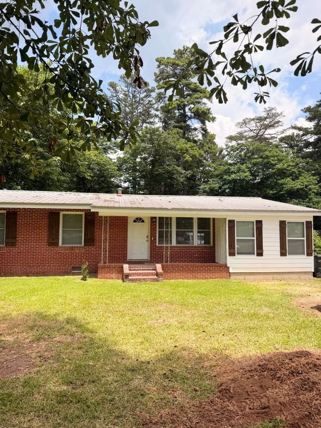 Building Photo - 1571 Saugahatchee Rd
