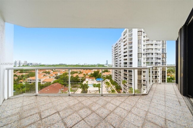 Building Photo - 3610 Yacht Club Dr