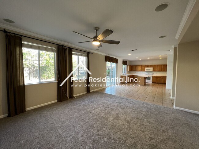 Building Photo - Spacious 4bd/2.5ba Rocklin Home with 2 Car...