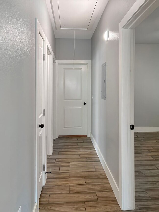 Building Photo - Beautiful Custom Home on 1 Acre in Peacefu...