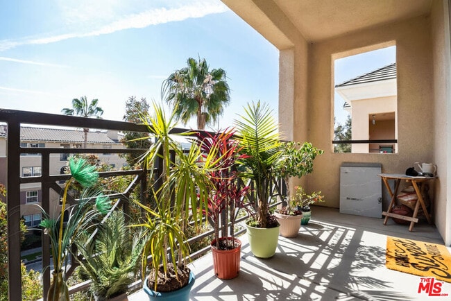 Building Photo - 13075 Pacific Promenade
