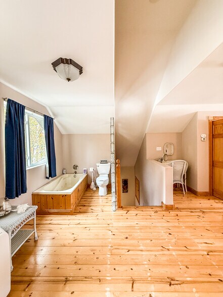 Building Photo - 440 S Peninsula Ln