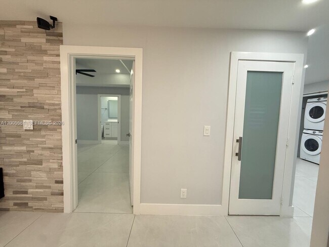 Building Photo - 123 1st St