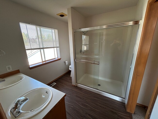 Building Photo - Fantastic 3 Bedroom 2.5 Bath Marysville Home