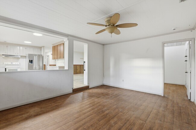 Building Photo - 2610 Hill Dr Cir