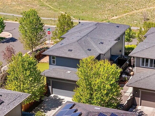 Building Photo - Stunning 4BR House on corner lot in Denver...