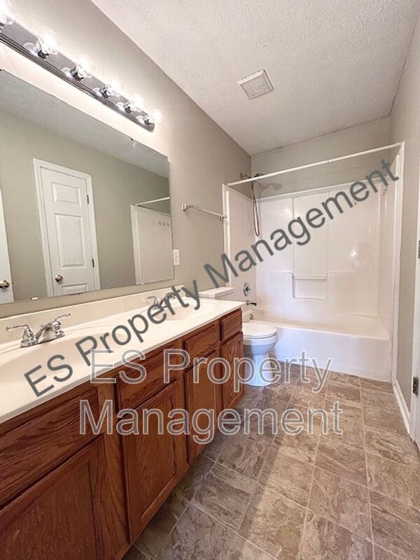 Building Photo - 6647 Crestwell Ln