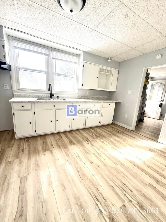 Building Photo - 144 W Fancy St